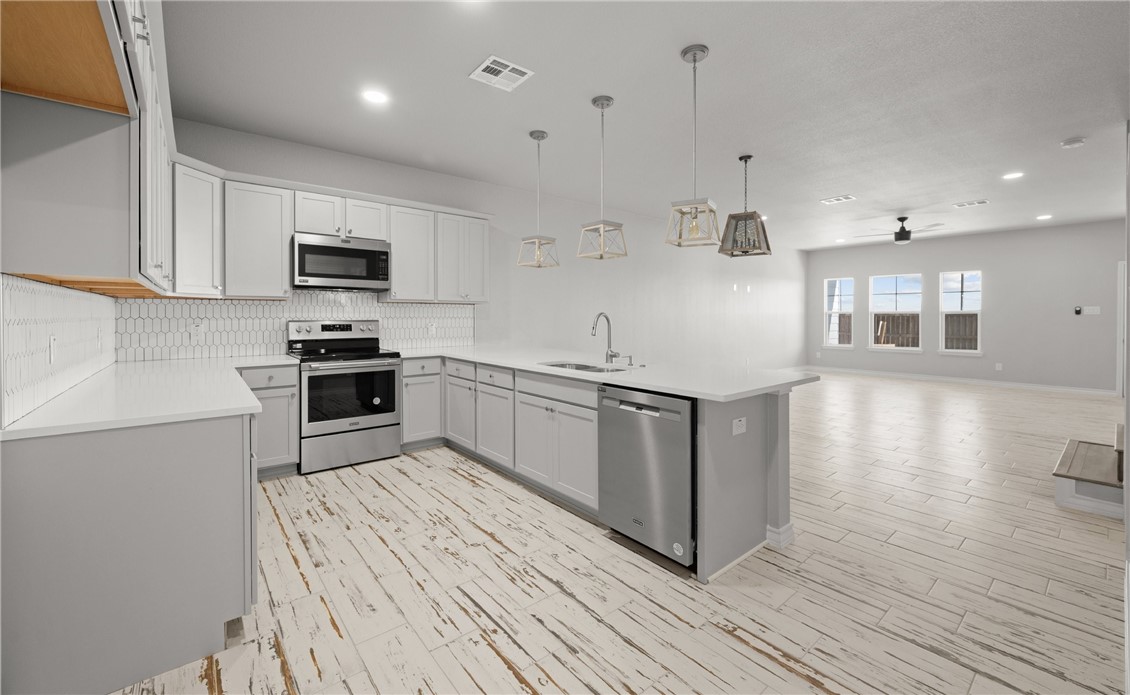 15217 Windward Dr 402 Property Photo 9