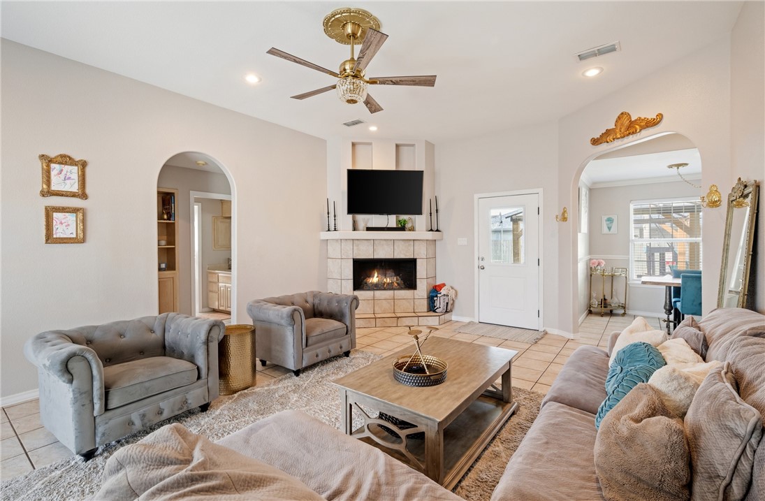 15009 Dasmarinas Dr Property Photo 4