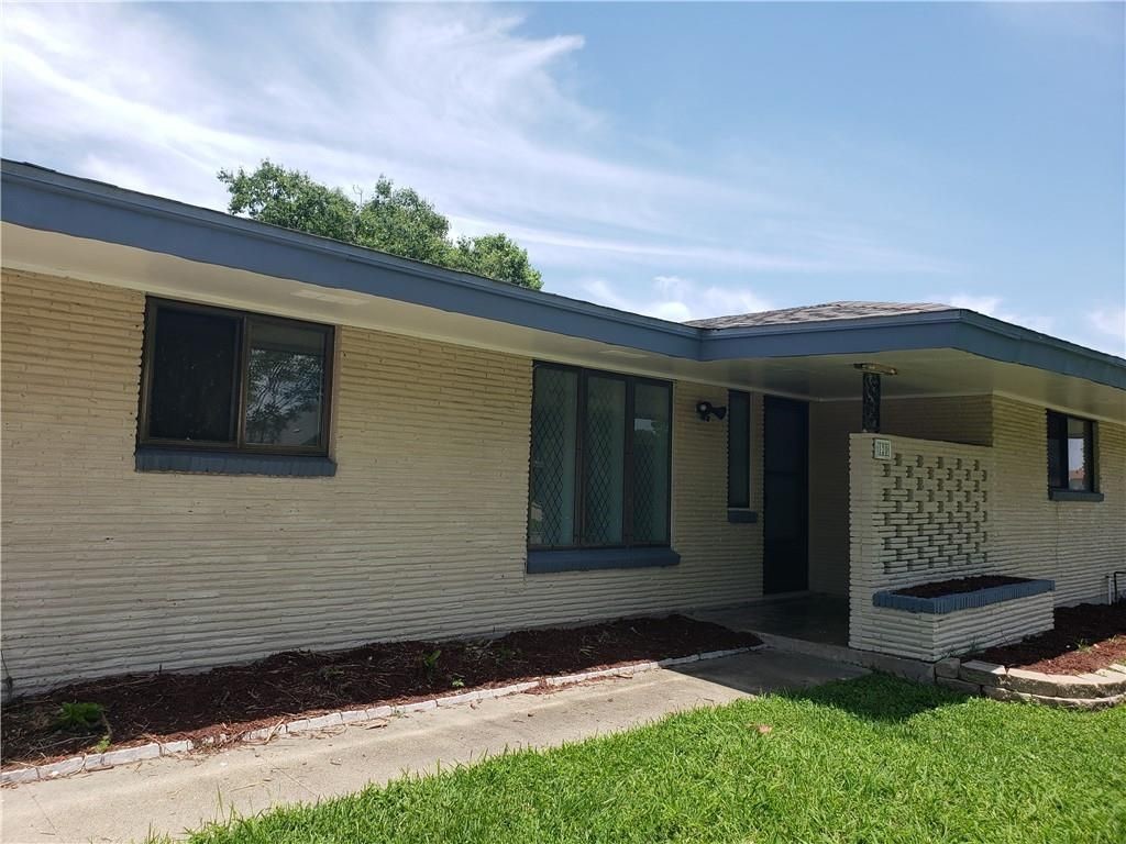 120 E Janin Property Photo 14