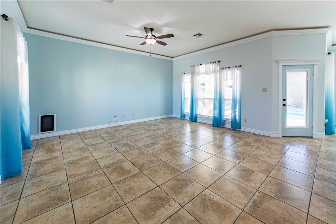 15965 Palmira Ave Property Photo 4