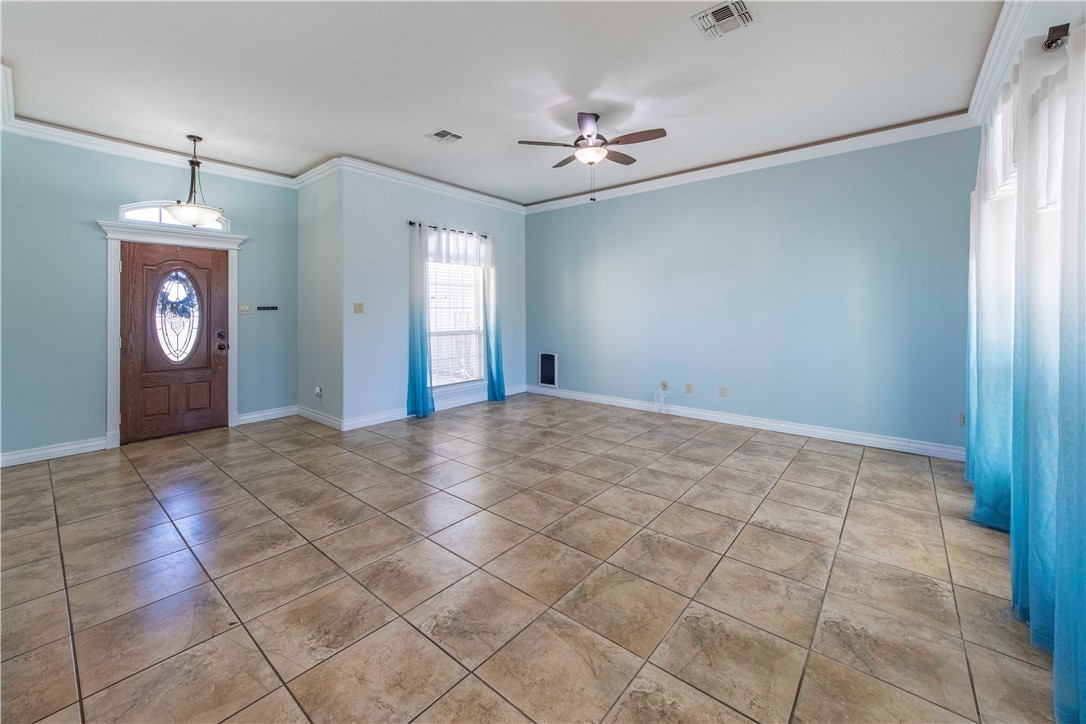 15965 Palmira Ave Property Photo 6