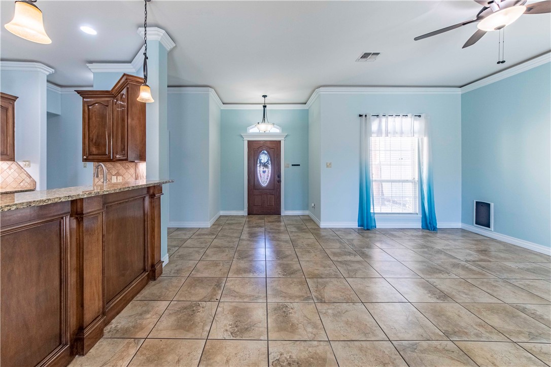 15965 Palmira Ave Property Photo 7