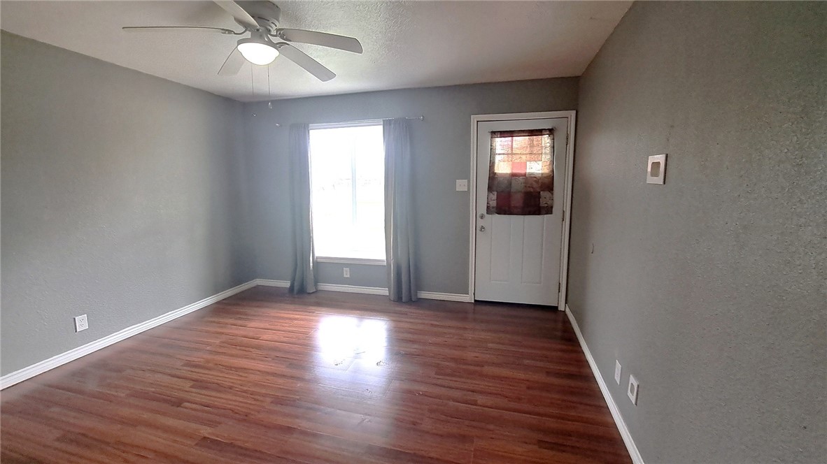 1130 E Avenue A Ave Property Photo 3