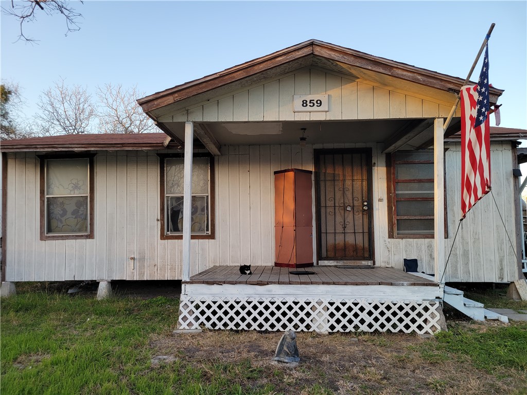 859 W Avenue E Property Photo 1