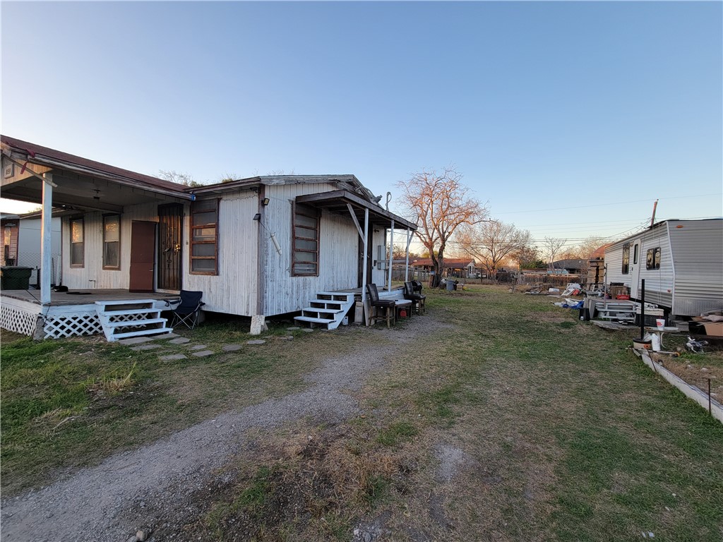 859 W Avenue E Property Photo 3