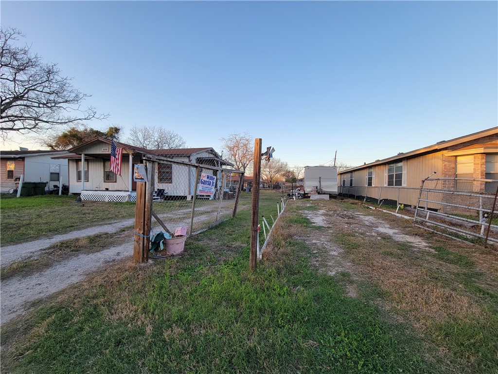 859 W Avenue E Property Photo 5