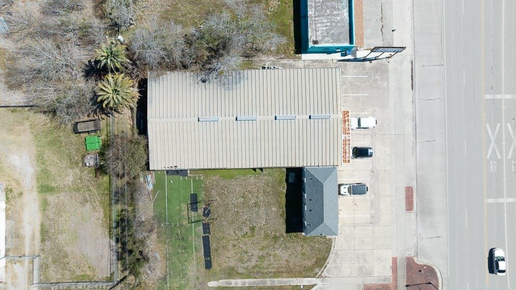 305 E Sinton St Property Photo 6