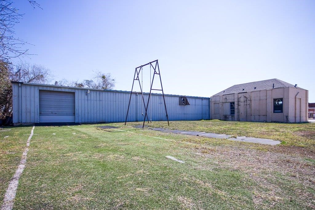 305 E Sinton St Property Photo 7