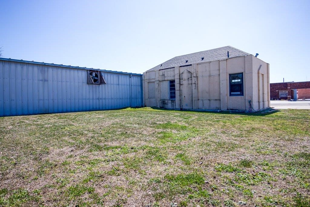 305 E Sinton St Property Photo 8