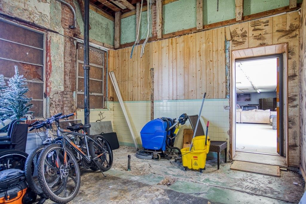 305 E Sinton St Property Photo 16
