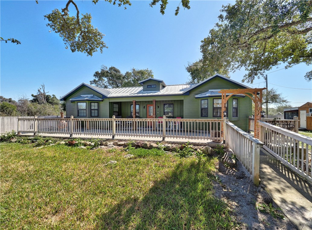 1045 N Mccampbell Property Photo 1