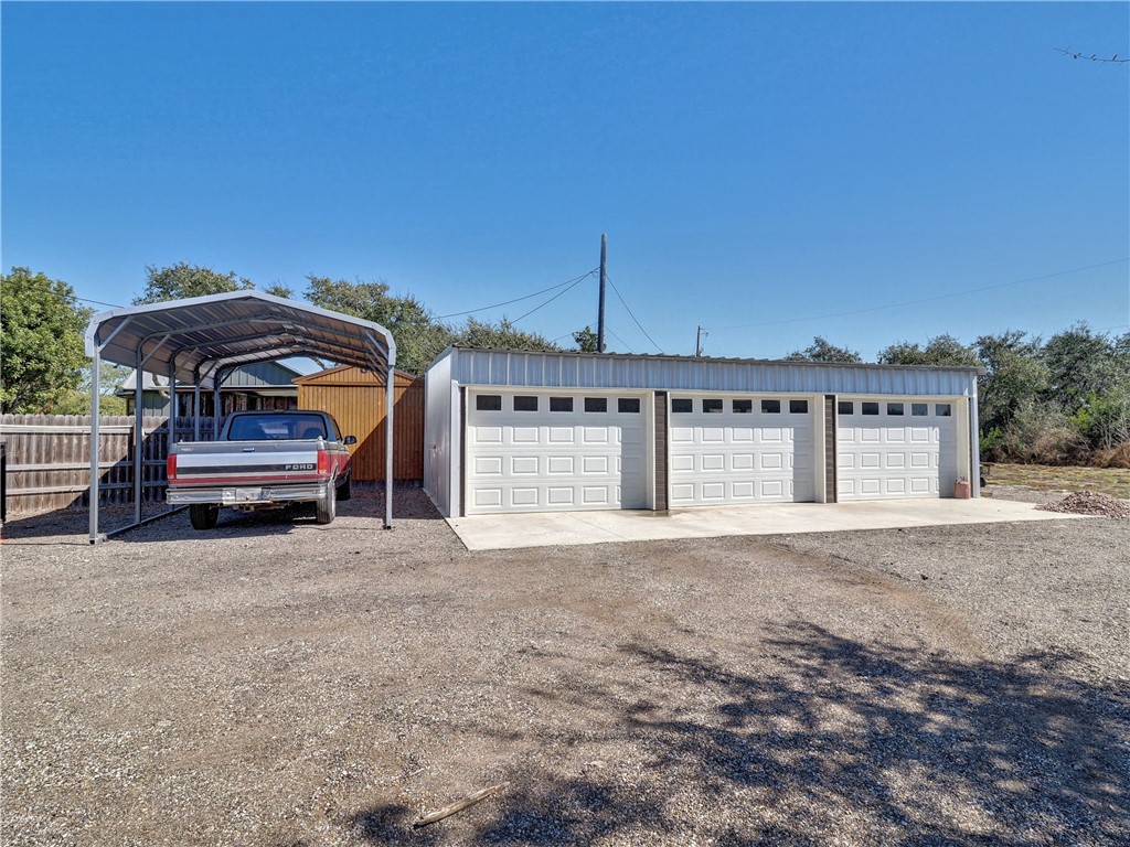 1045 N Mccampbell Property Photo 4