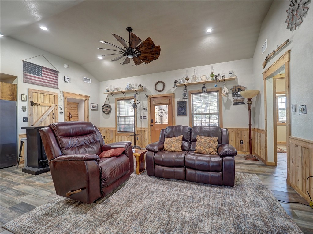 1045 N Mccampbell Property Photo 6