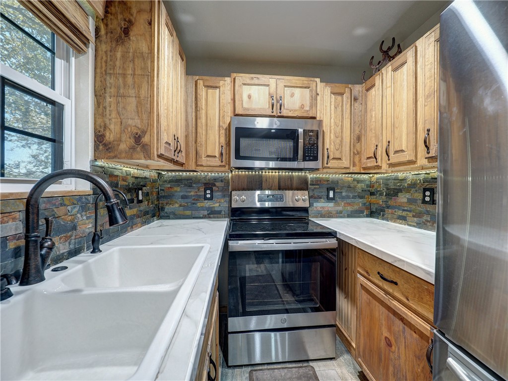 1045 N Mccampbell Property Photo 7