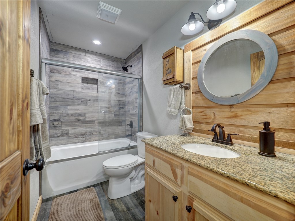 1045 N Mccampbell Property Photo 14