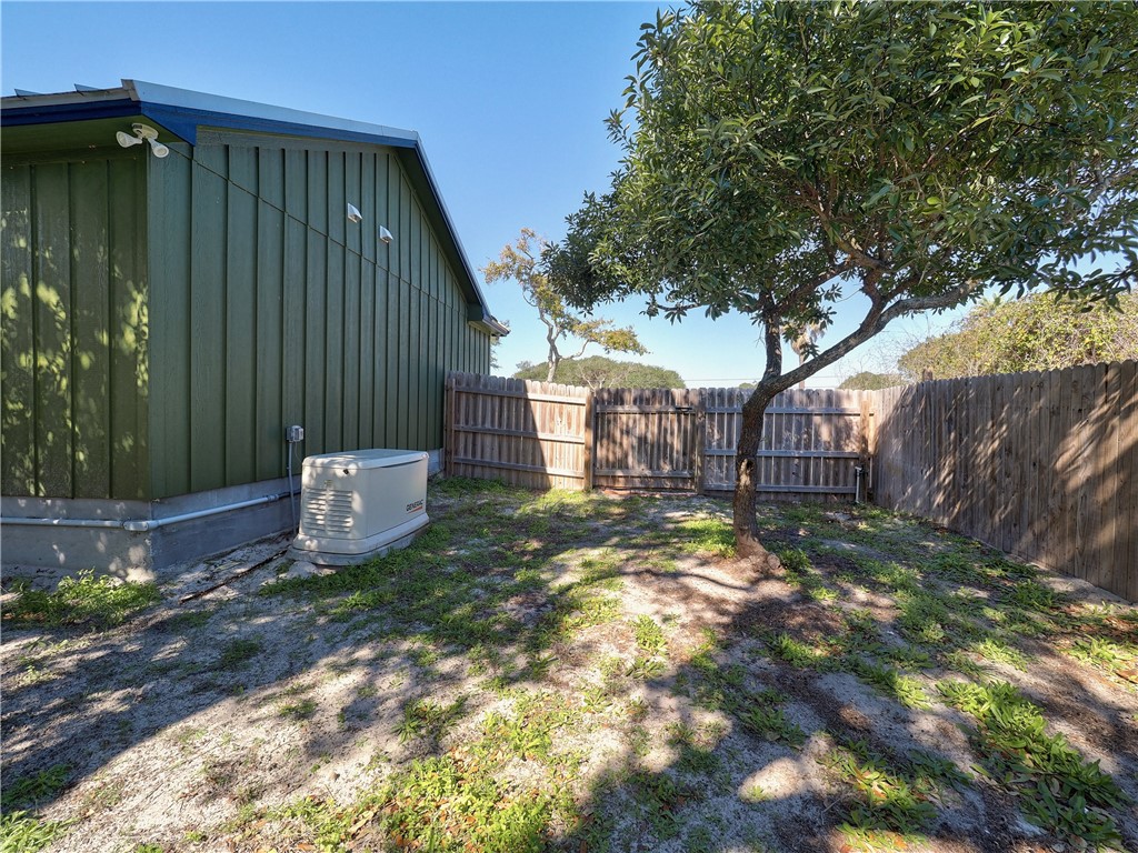 1045 N Mccampbell Property Photo 18
