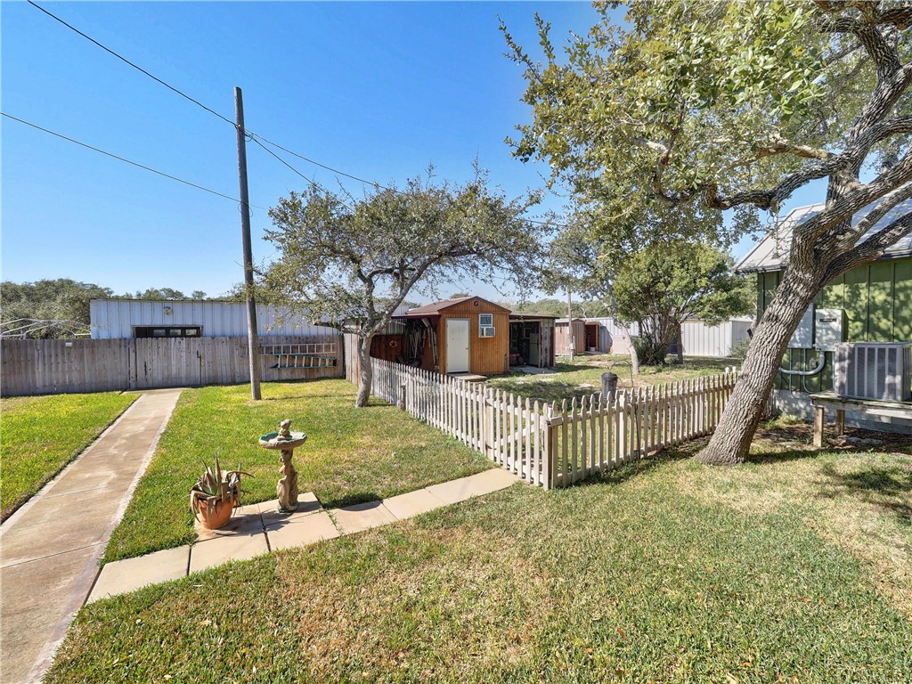 1045 N Mccampbell Property Photo 20