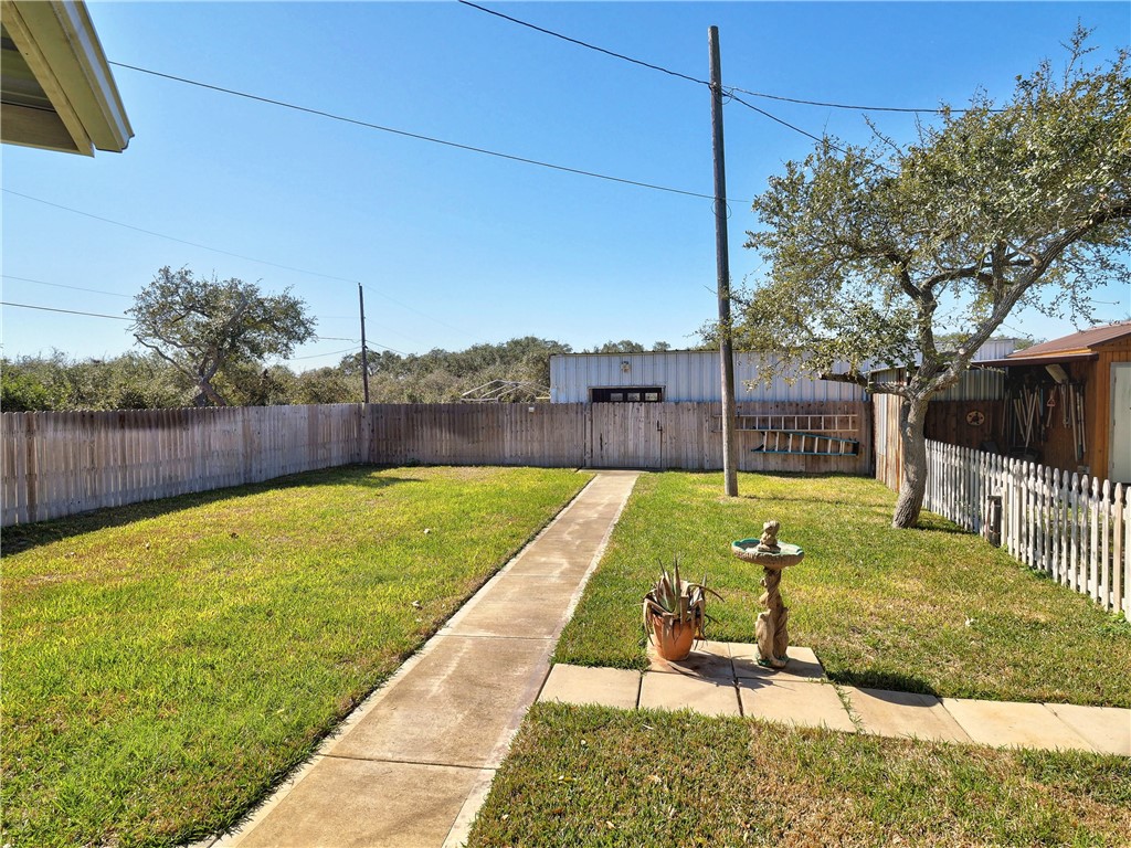 1045 N Mccampbell Property Photo 21