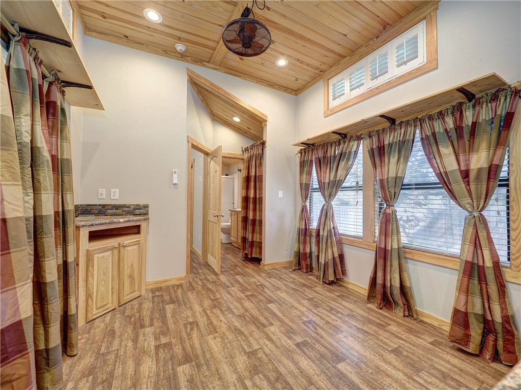 1045 N Mccampbell Property Photo 22