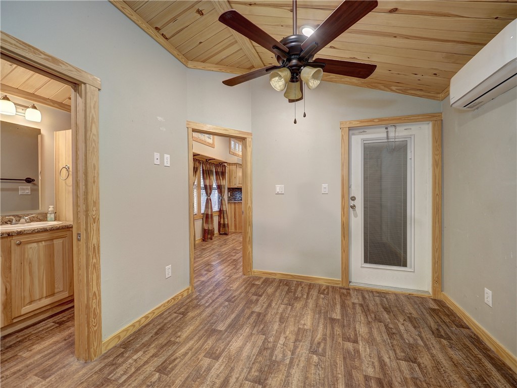 1045 N Mccampbell Property Photo 23