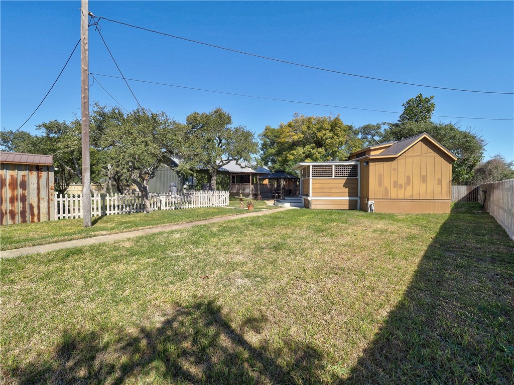 1045 N Mccampbell Property Photo 34