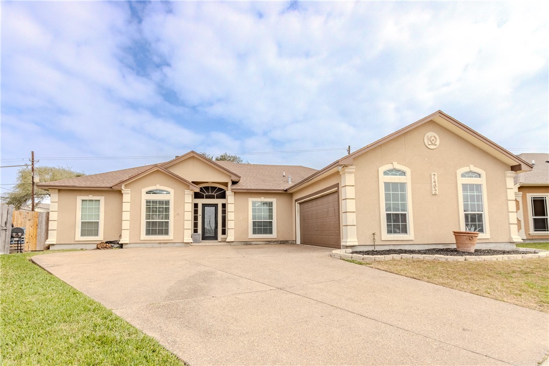 7402 Brush Creek Dr Property Photo