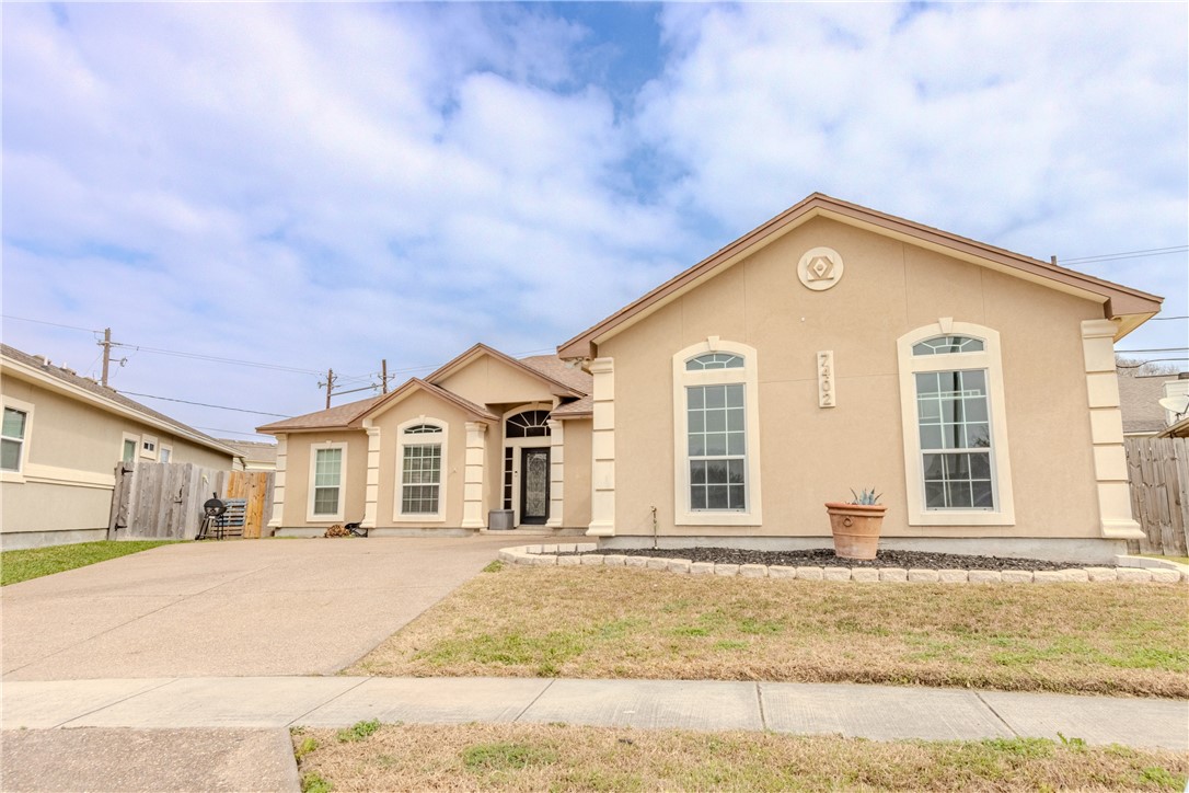 7402 Brush Creek Dr Property Photo 2