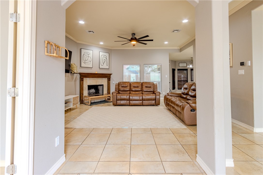 7402 Brush Creek Dr Property Photo 3
