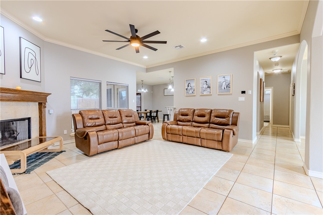 7402 Brush Creek Dr Property Photo 6
