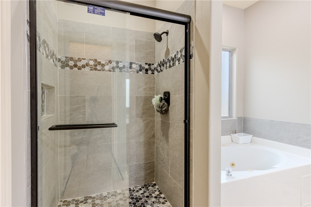 7402 Brush Creek Dr Property Photo 16