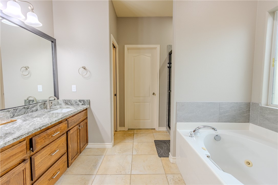 7402 Brush Creek Dr Property Photo 17