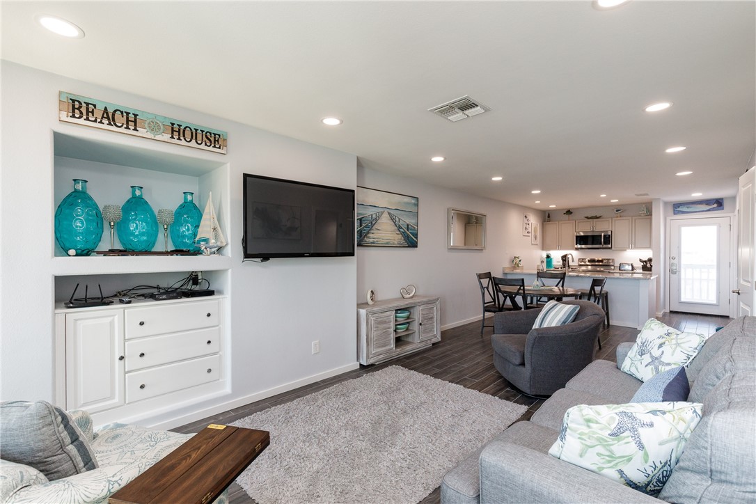 14802 Windward Dr 228 Property Photo 4