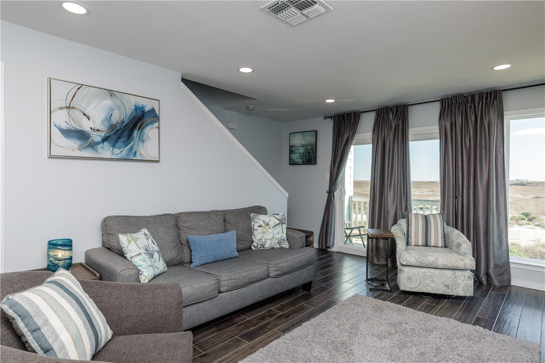 14802 Windward Dr 228 Property Photo 6