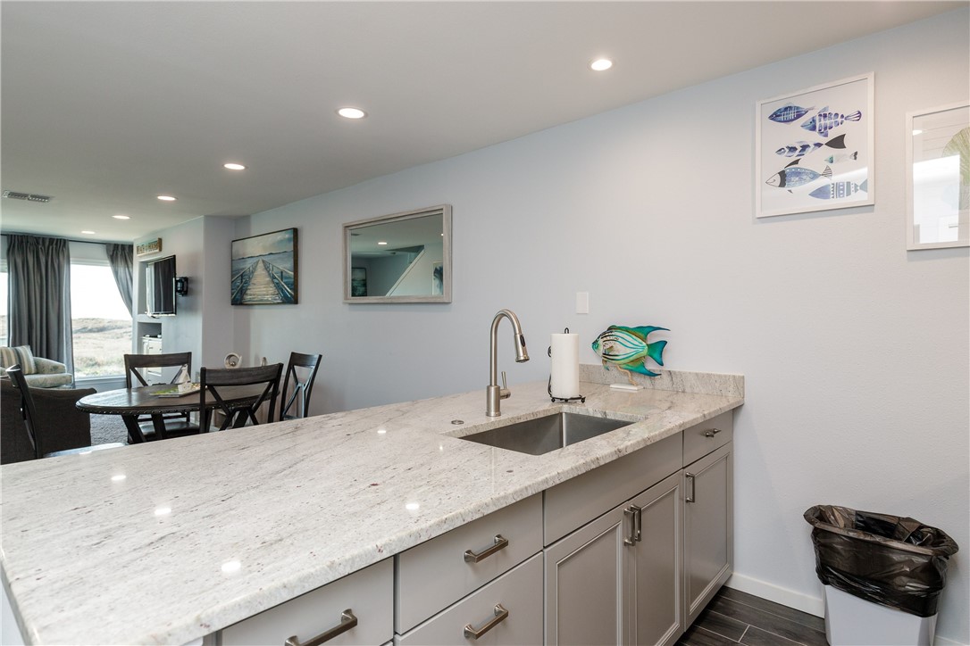 14802 Windward Dr 228 Property Photo 11