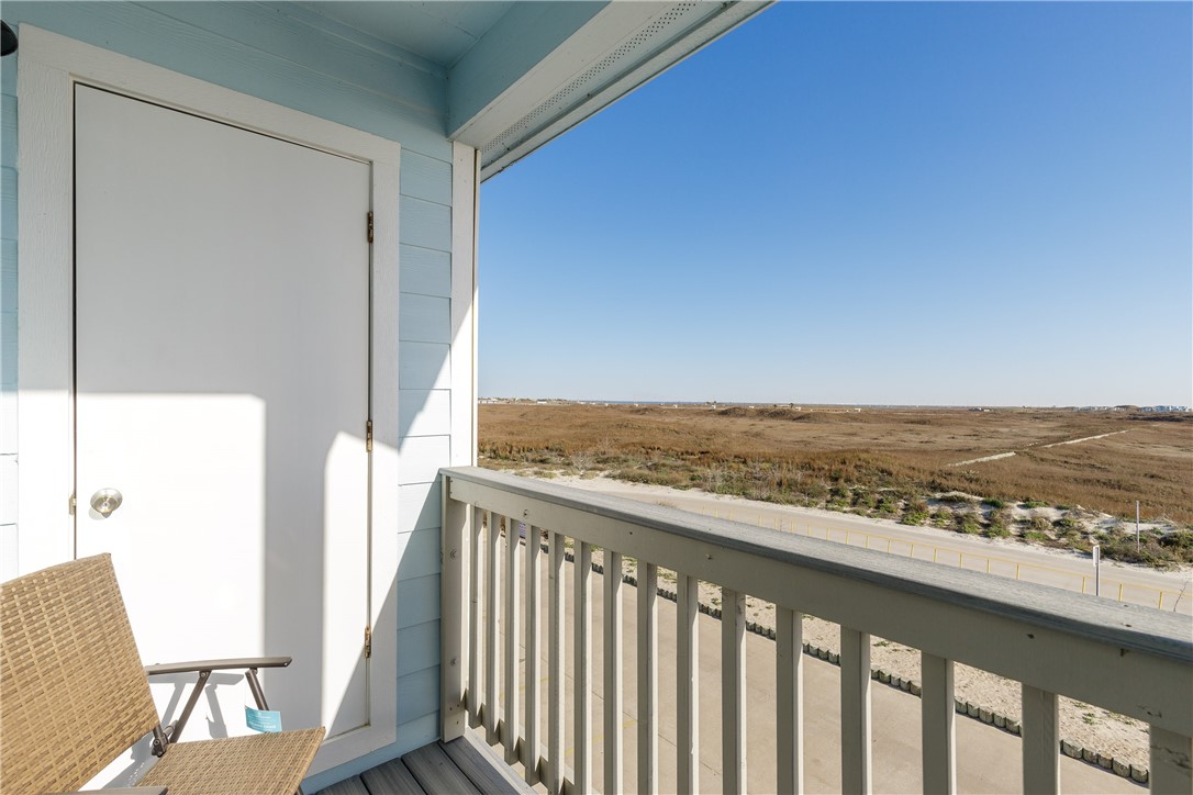14802 Windward Dr 228 Property Photo 25