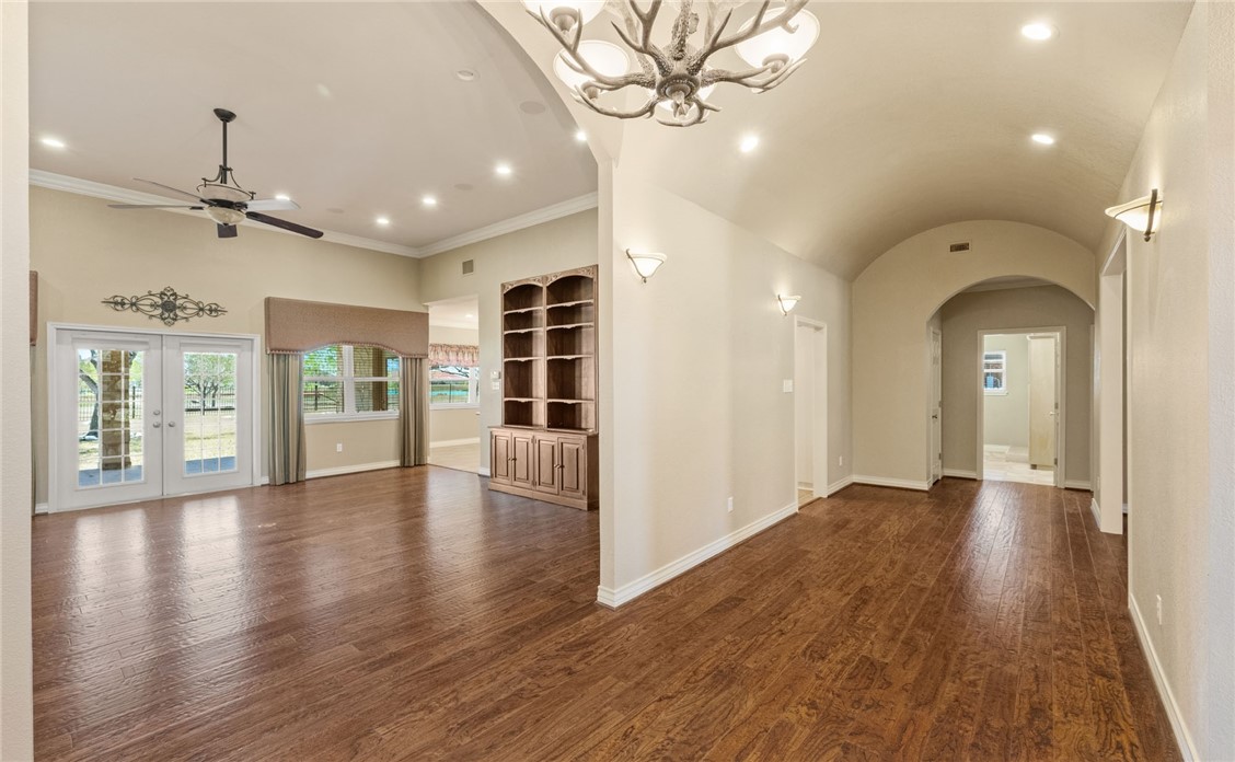 5802 King Trail Property Photo 6