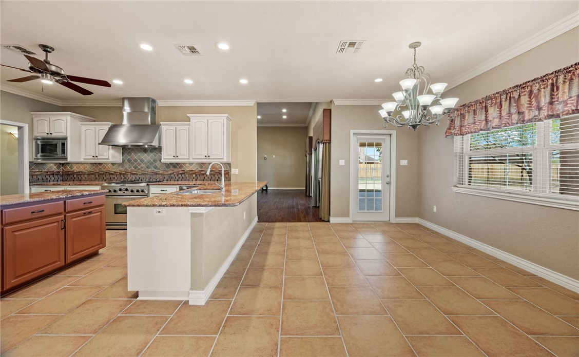 5802 King Trail Property Photo 10