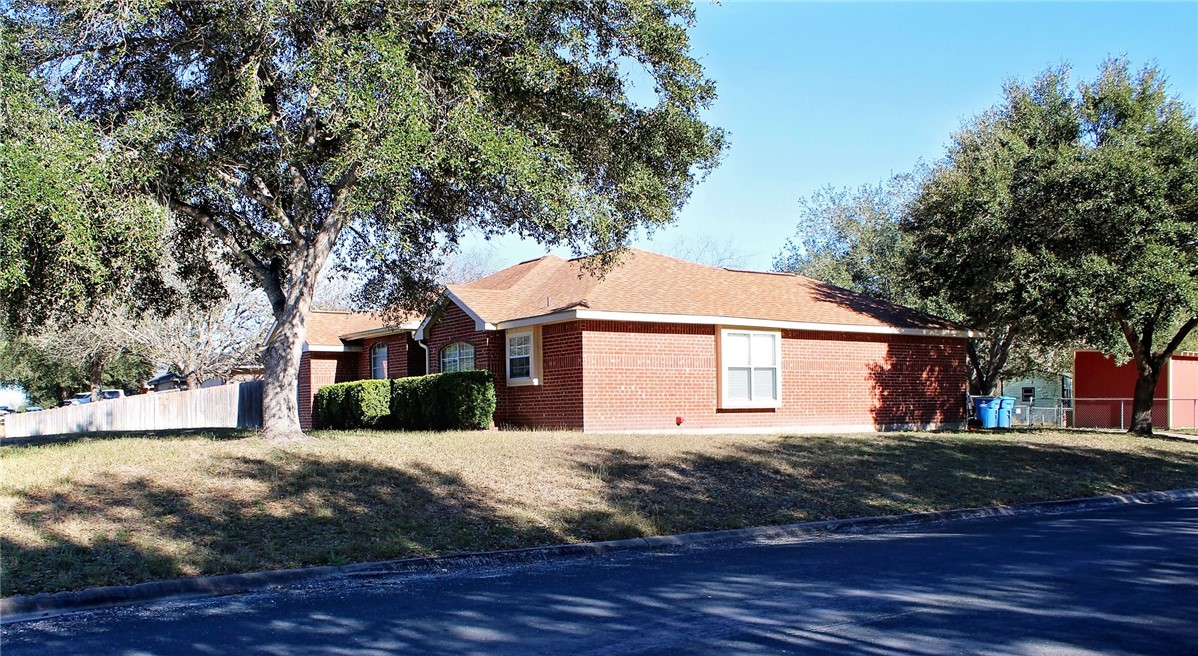 1102 E Hancock Property Photo 16