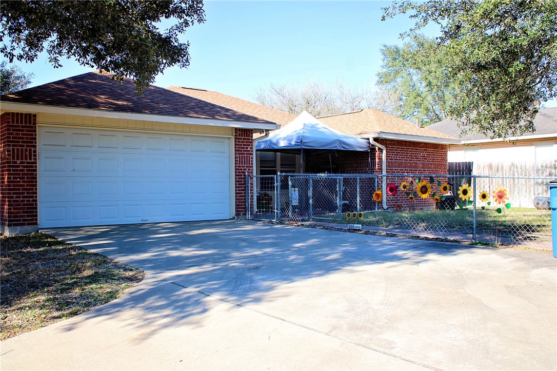 1102 E Hancock Property Photo 18