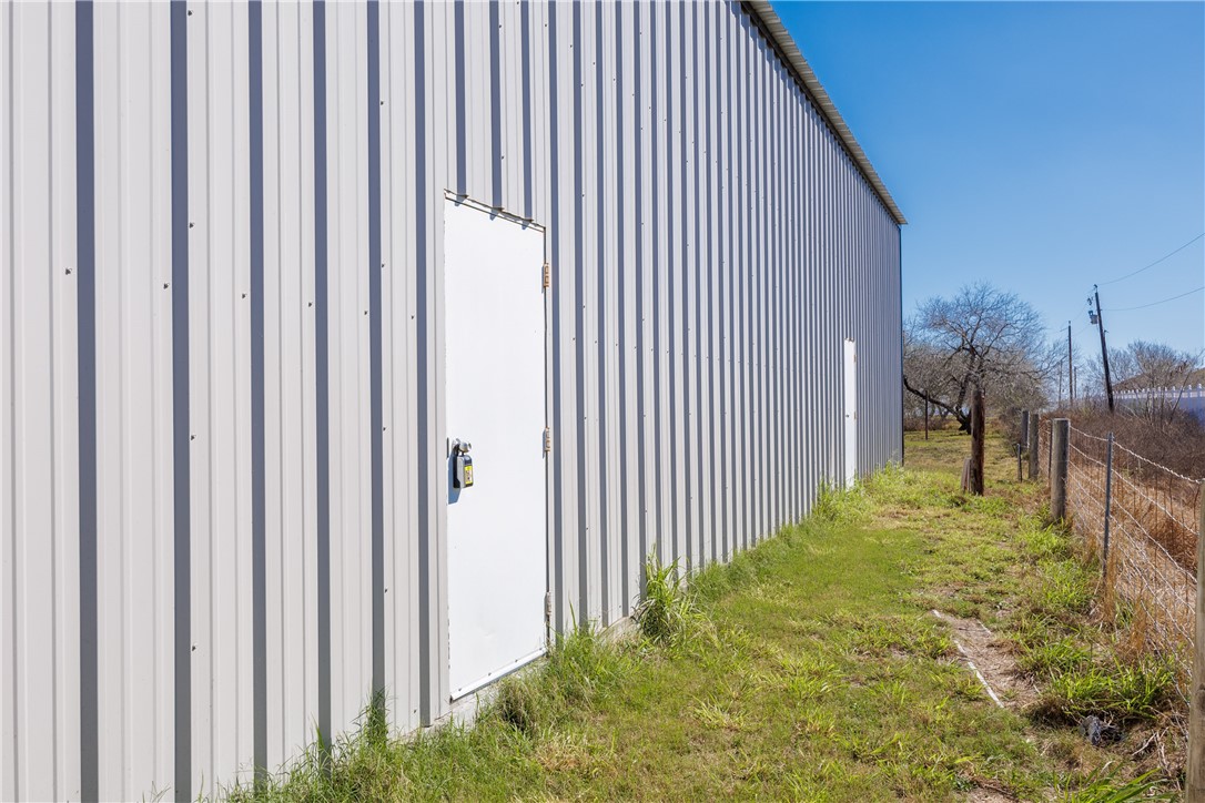 549 Private Property Photo 4