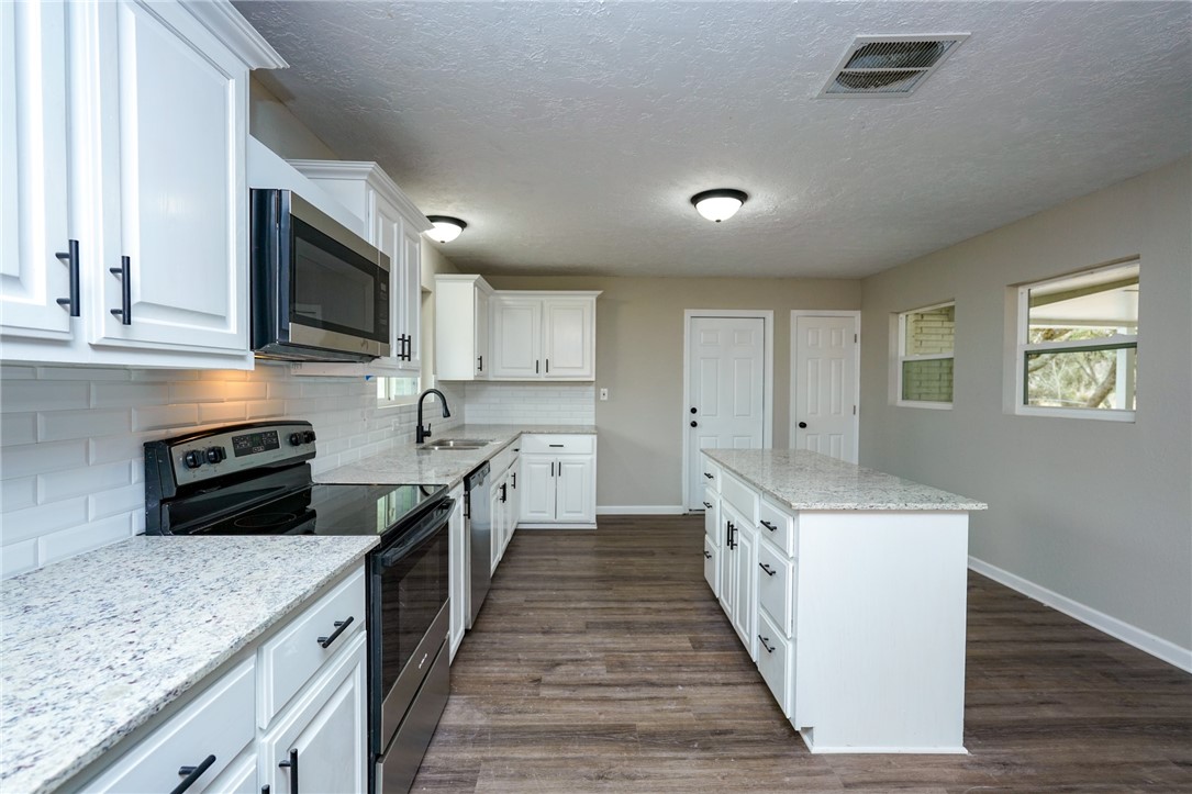 2746 Big Oak Property Photo 4
