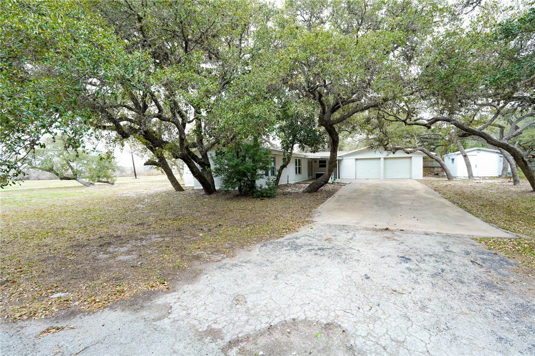 2746 Big Oak Property Photo 26