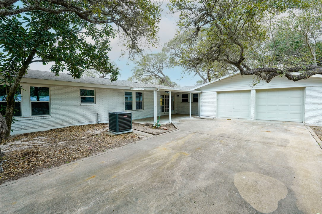 2746 Big Oak Property Photo 27