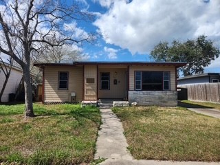 746 Pennington Dr Property Photo 1