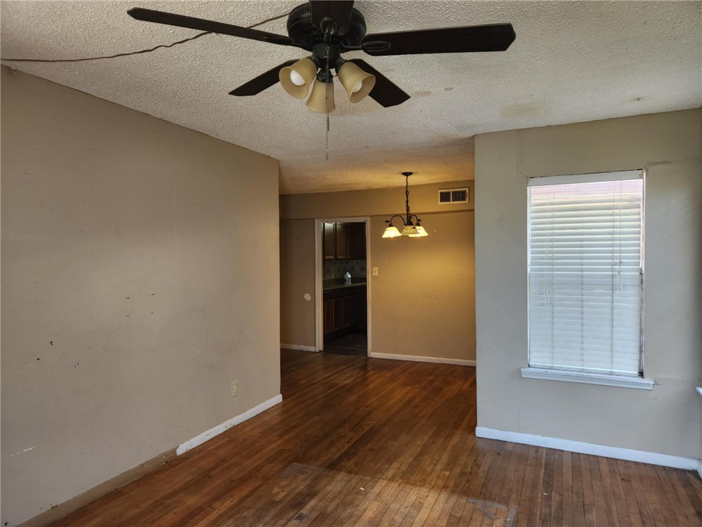 746 Pennington Dr Property Photo 3