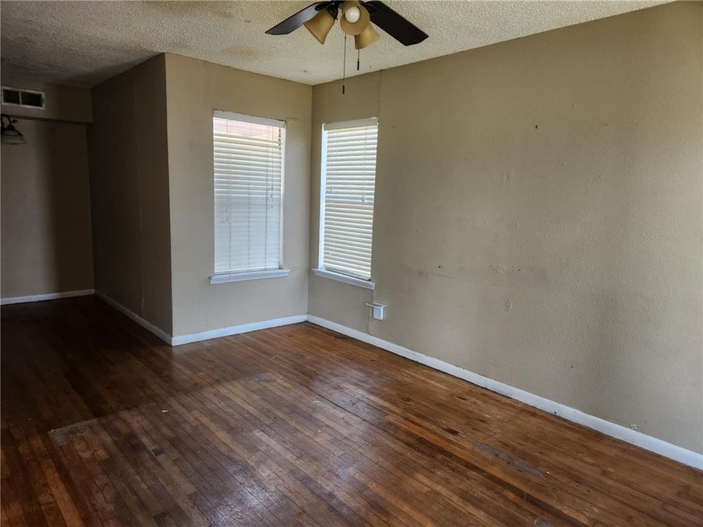 746 Pennington Dr Property Photo 4
