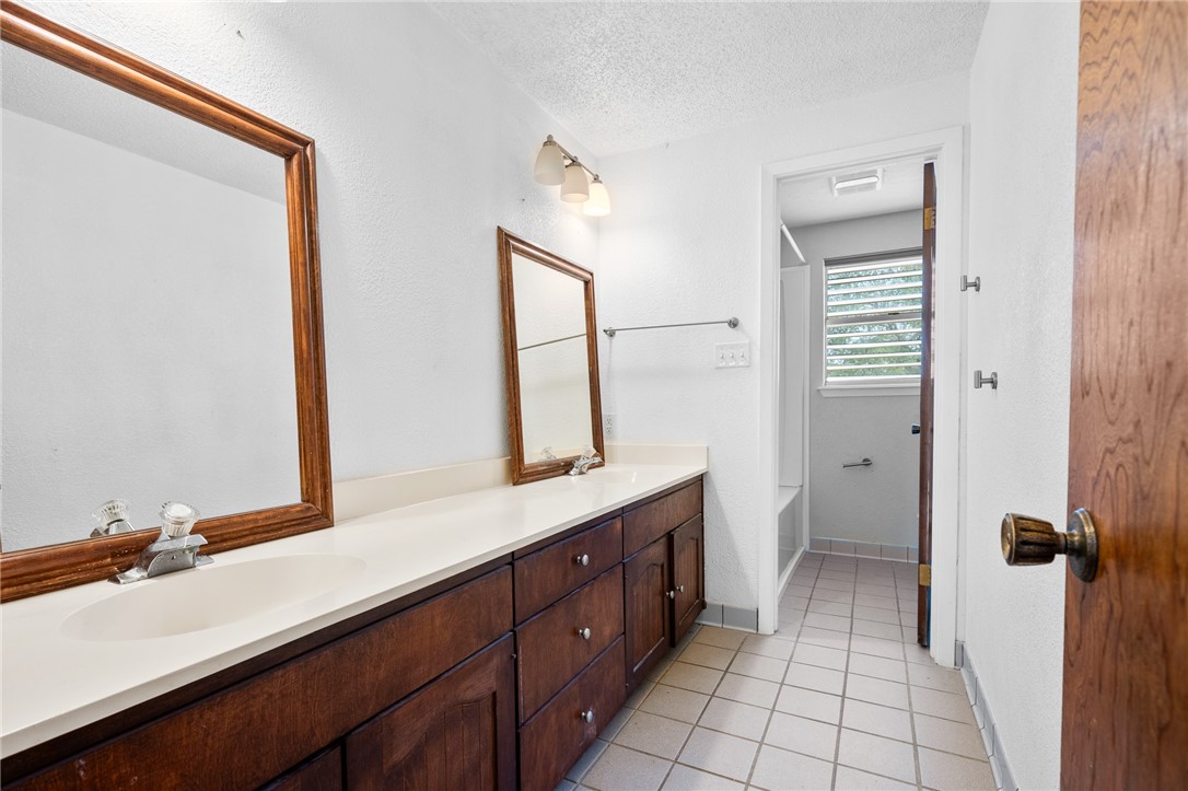 2825 Honeysuckle Property Photo 23