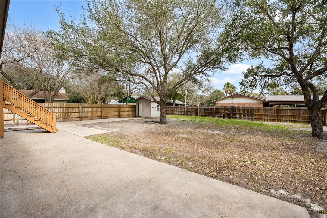 2825 Honeysuckle Property Photo 34