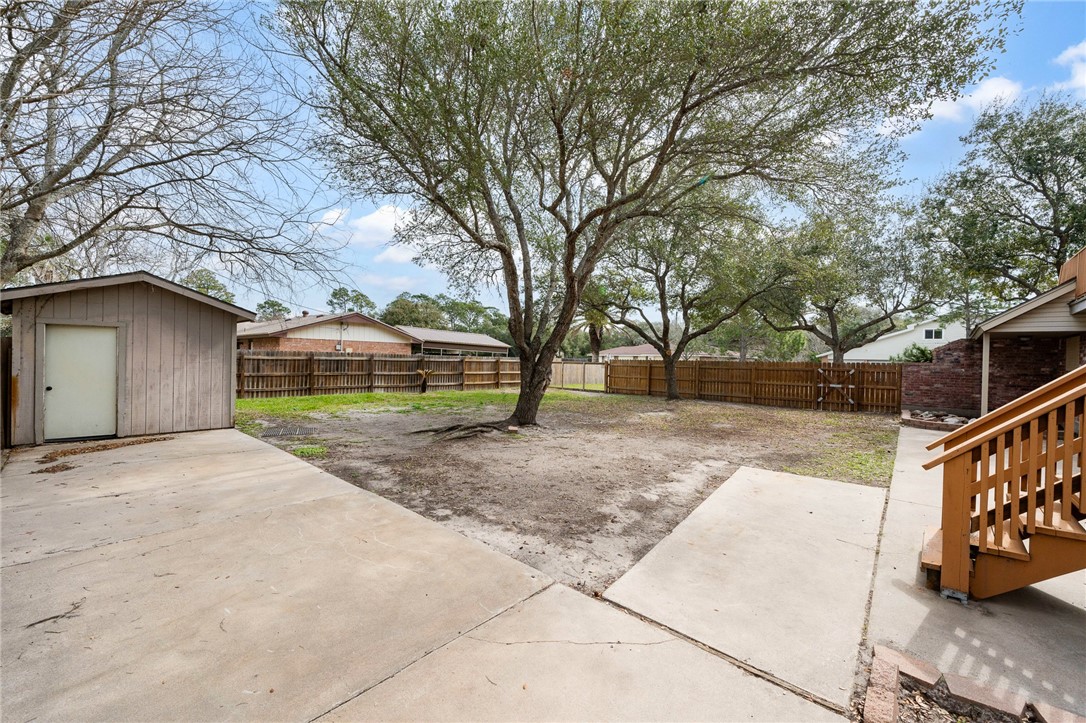 2825 Honeysuckle Property Photo 38