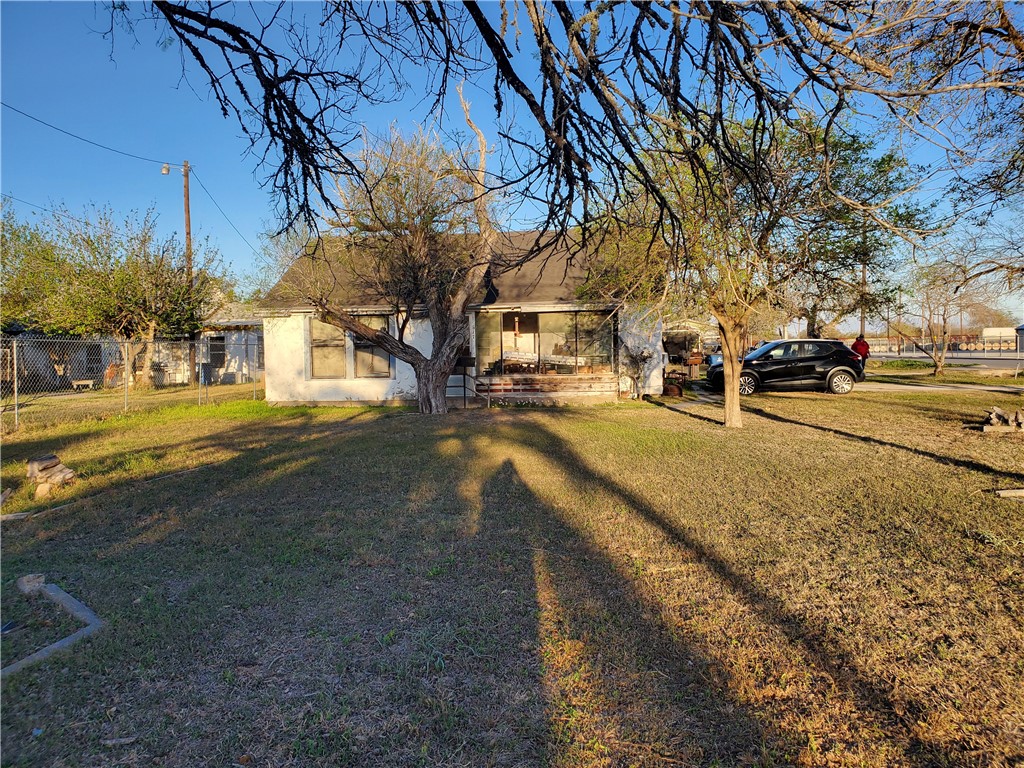 617 Hall St Property Photo 1